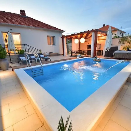 度假居 Casa Teuta With Pool, City