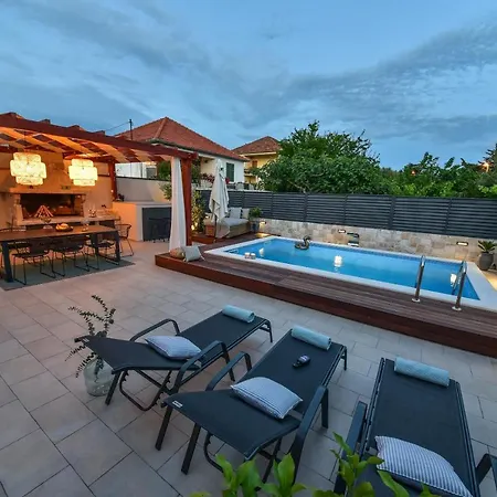 度假居 Casa Teuta With Pool, City *