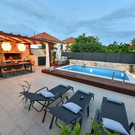 Casa Teuta With Pool, City 度假居