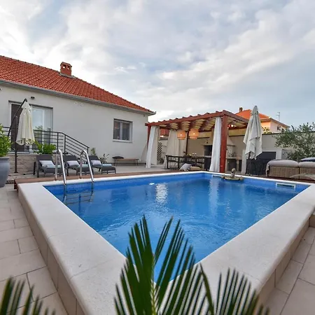 度假居 Casa Teuta With Pool, City
