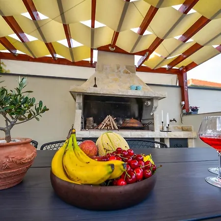 Casa Teuta With Pool, City 度假居 *