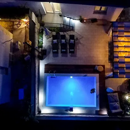 度假居 Casa Teuta With Pool, City *
