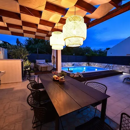 Casa Teuta With Pool, City 扎达尔