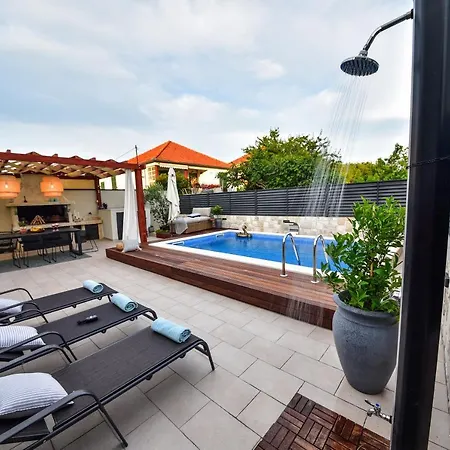 Casa Teuta With Pool, City