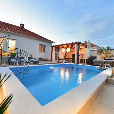 度假居 Casa Teuta With Pool, City